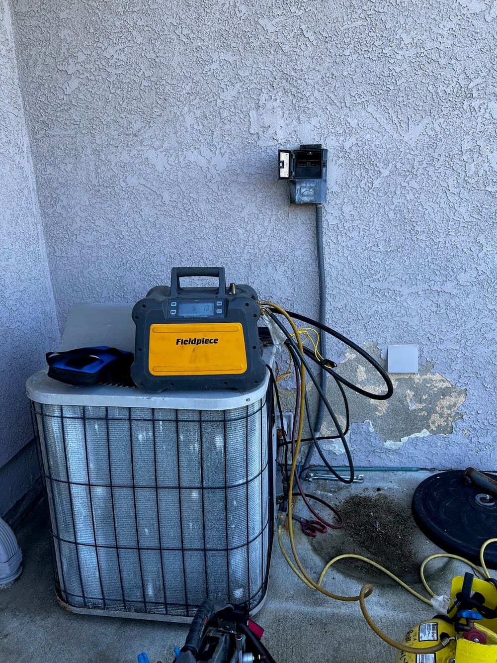 AC Condenser Diagnostic and Refrigerant Service in Fallbrook CA image